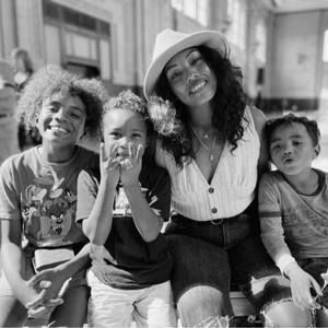 Meet your Posher, Emi